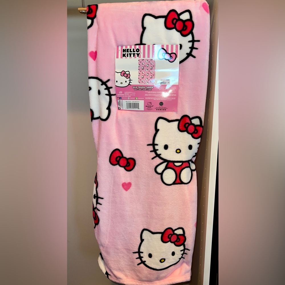 Hello Kitty Pink Bow/Heart Throw 50”x70”